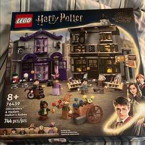 LEGO Harry Potter Ollivanders & Madam Malkin's Robes Set